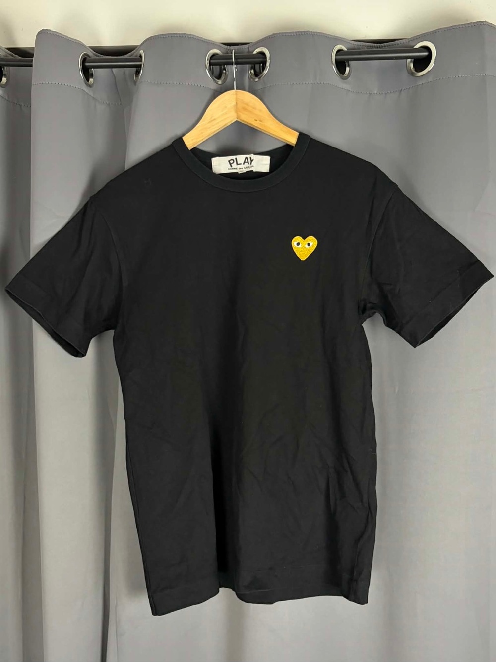 Comme des Garçons PLAY Black T-Shirt Yellow Heart Logo Size L Japan Authentic